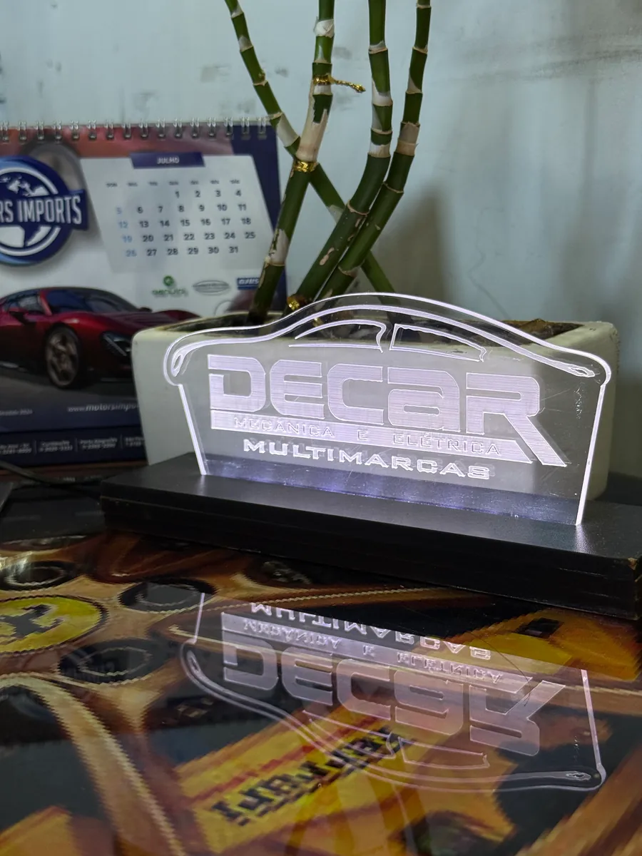 Placa luminosa da Decar Mecânica e Elétrica Multimarcas